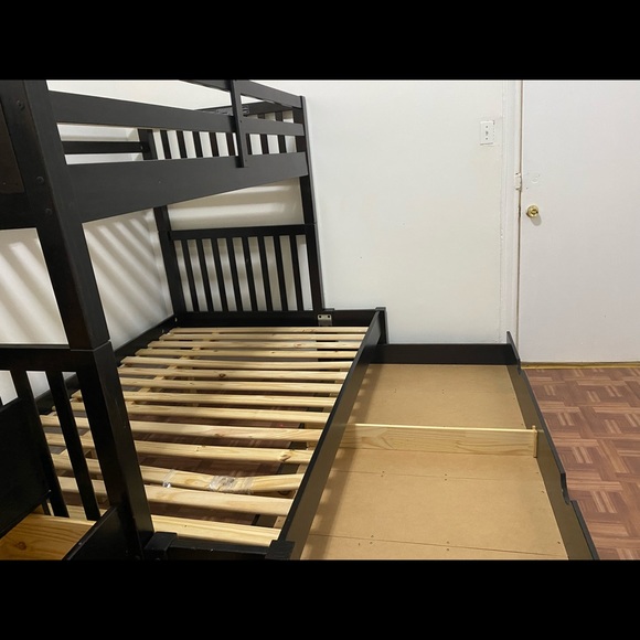 Bunk bed twin over full with trundle pull out - Picture 4 of 4